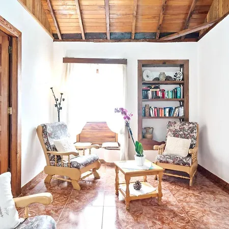 Holiday home 2 Bedrooms House With Sea View Furnished Terrace And Wifi At El Paso Los Llanos De Aridane